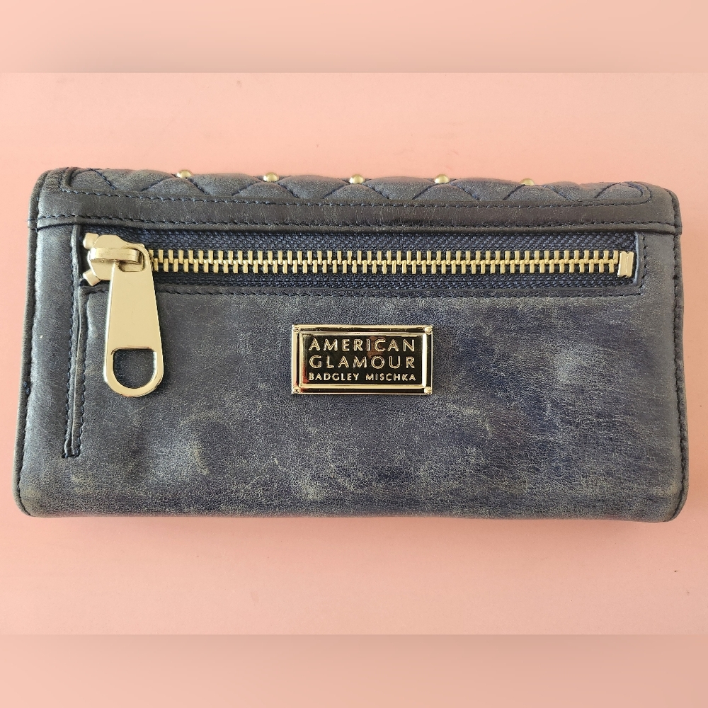 NWOT Badgley Mischka Distressed Look Stadded Wallet - Picture 3 of 15
